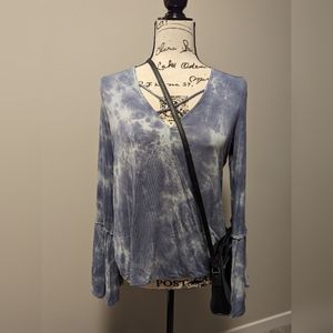 AE Blue softest v neck long sleeve tye dye top 🖤